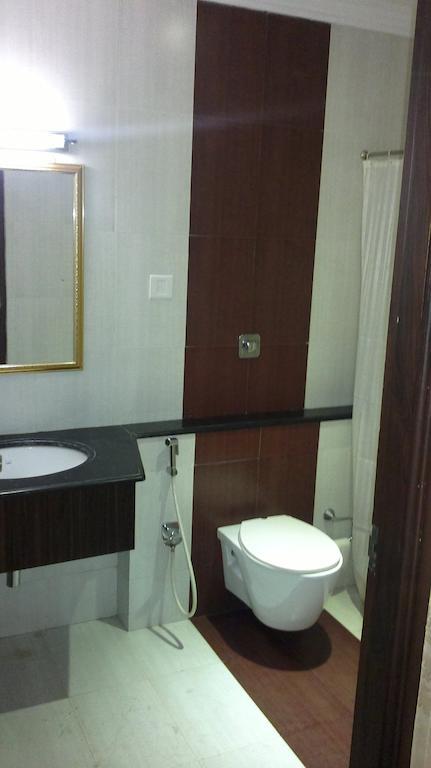 Hotel Sea Palace Колам Екстериор снимка