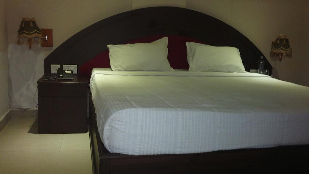 Hotel Sea Palace Колам Стая снимка